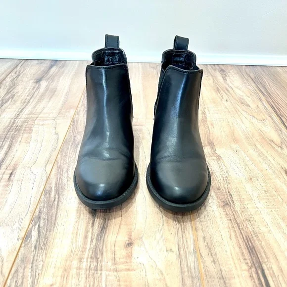 Divided chelsea boots sale
